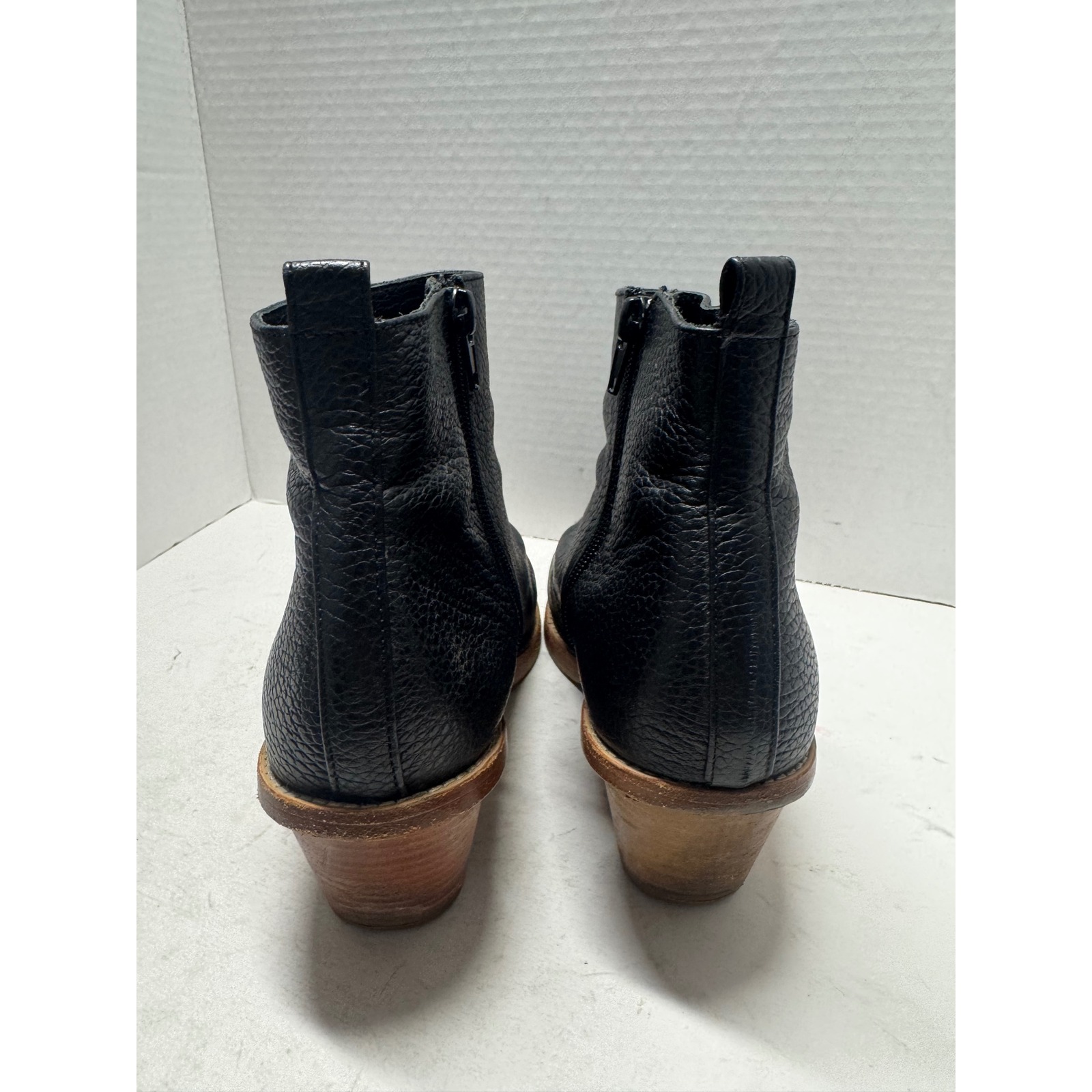 Poppy Barley Black Pebbled Leather Heeled Ankle Boots 8.5 Stacked Wood Heel 947 — image 3 of 8
